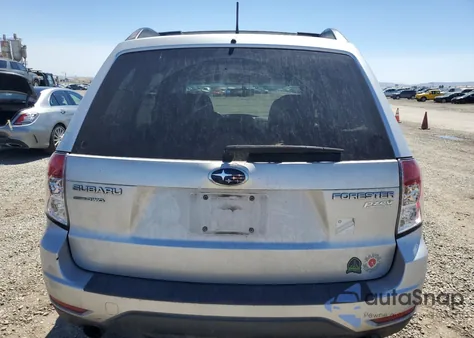 2011 Subaru Forester 2.5X Premium z USA, uszkodzony, nr VIN JF2SHADC4BG747155